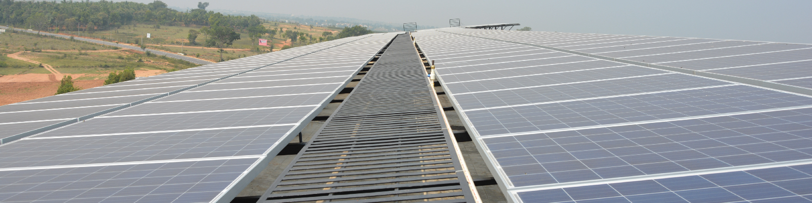 Rooftop solar panel array